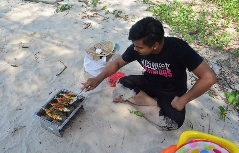 bbq morib beach