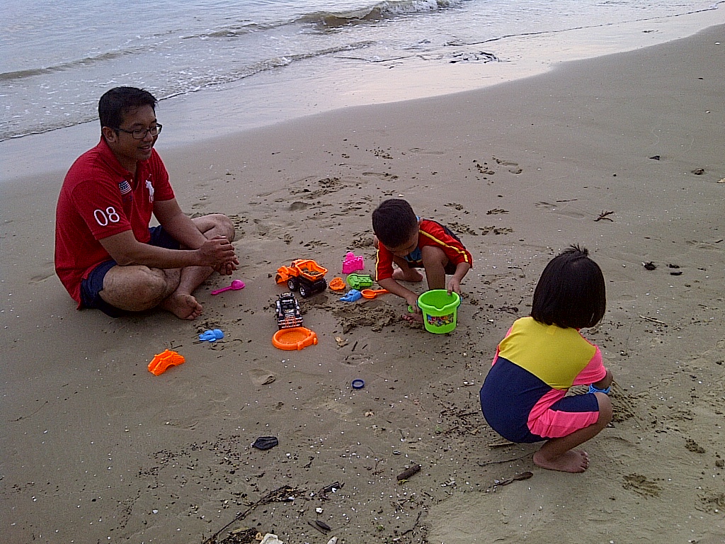 bermain pasir