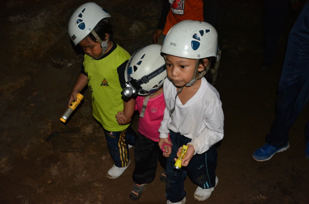 caving tour gua damai extreme park
