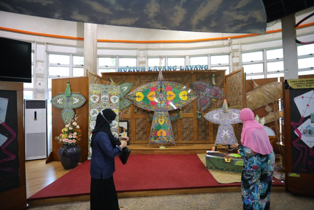 harga tiket muzium layang layang