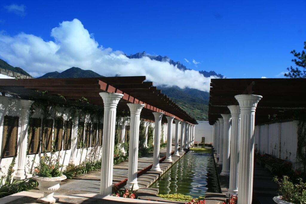 kemudahan di kundasang