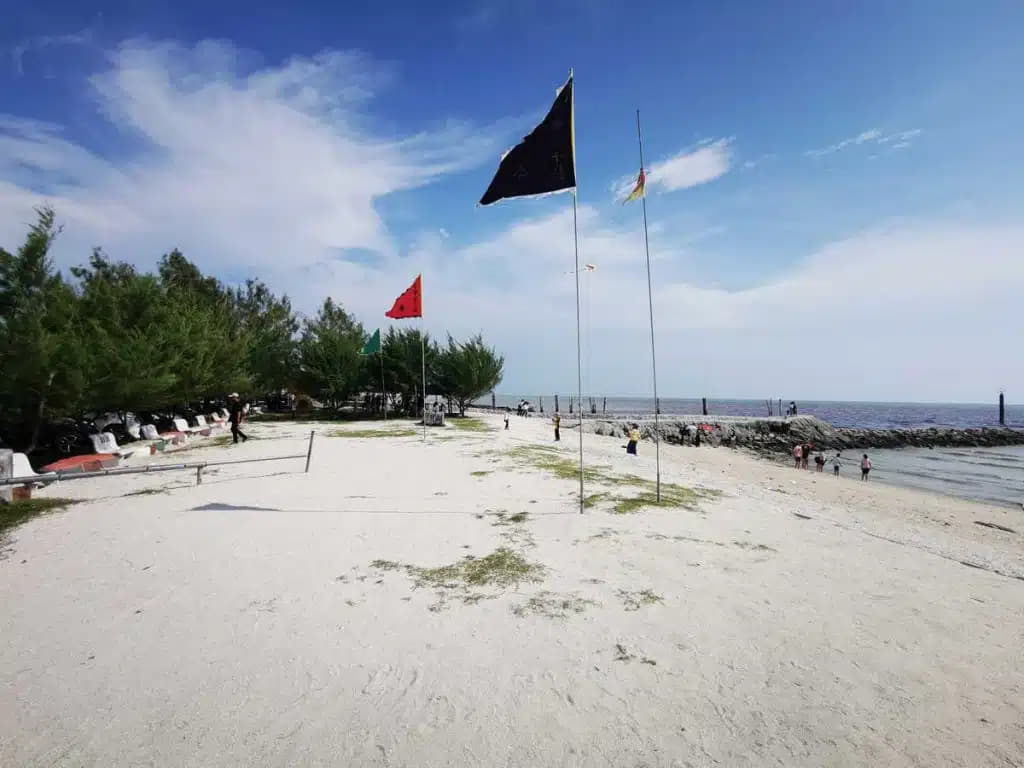 laluan ke redang sekinchan beach