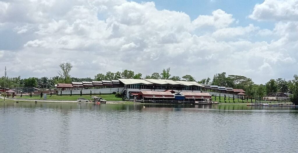 sejarah tasik biru seri kundang