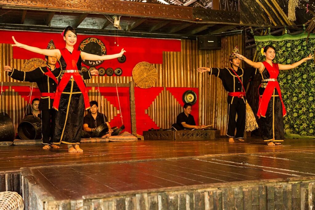 aktiviti monsopiad cultural village