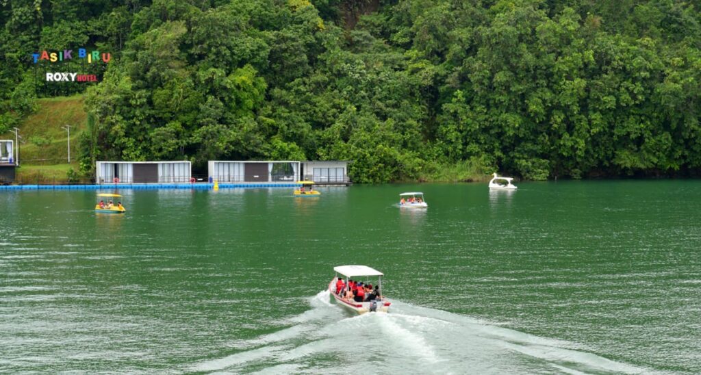 blue lake bau sarawak