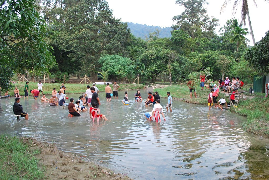 harga tiket kolam air panas sungai serai