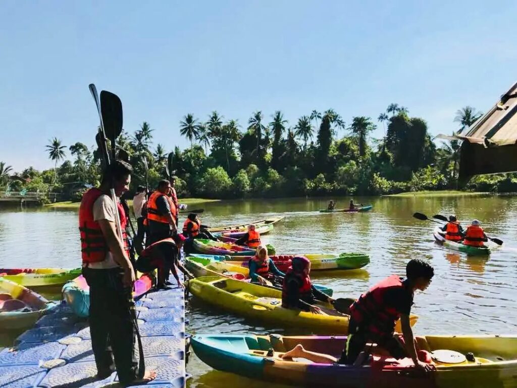 kayaking min house