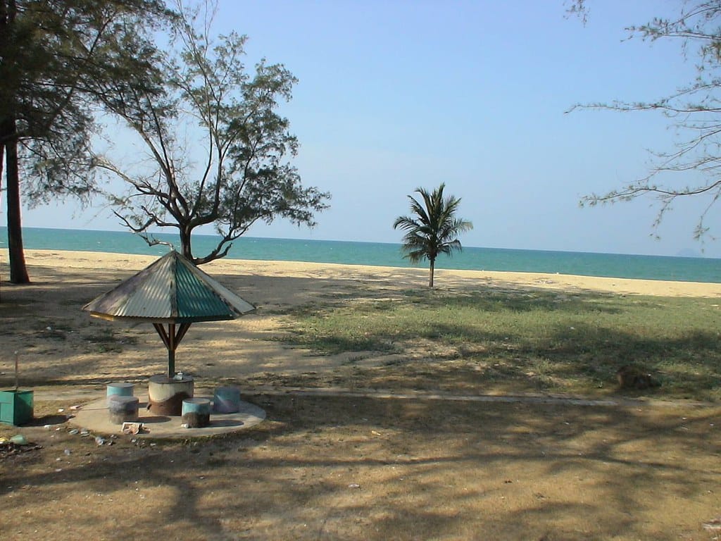 kemudahan bisikan bayu beach