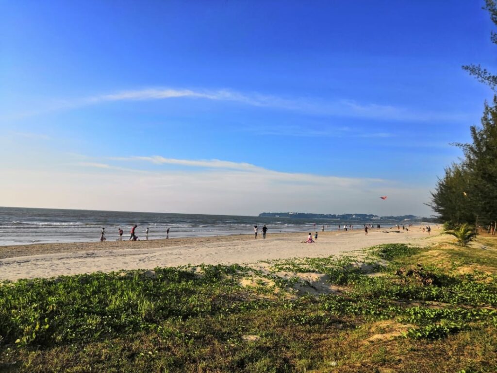 laluan luak beach sarawak