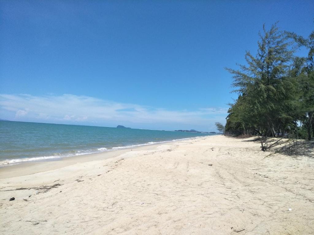 lokasi pantai bisikan bayu