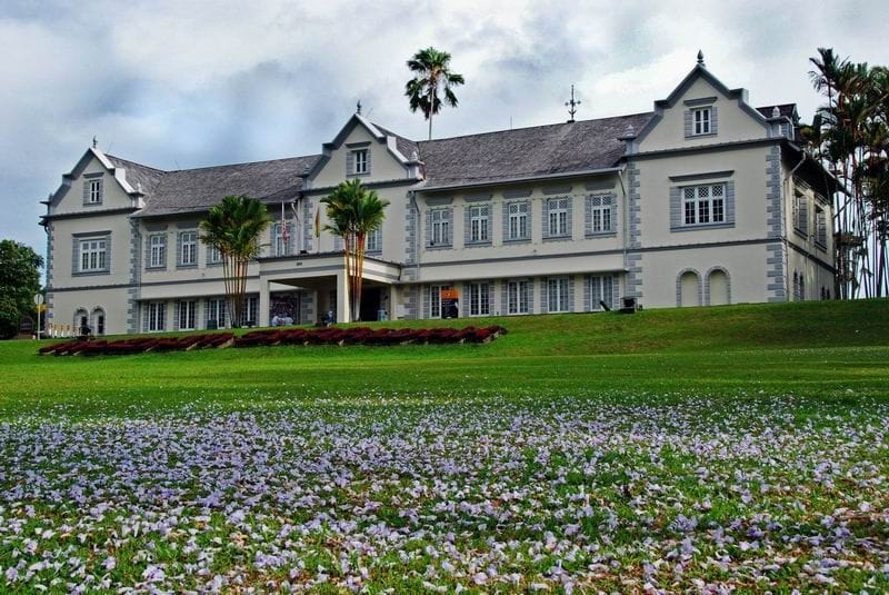 lokasi sarawak museum
