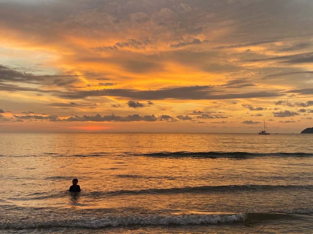 lokasi tanjung aru beach