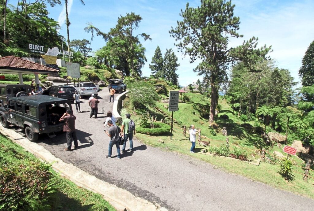 puncak bukit larut