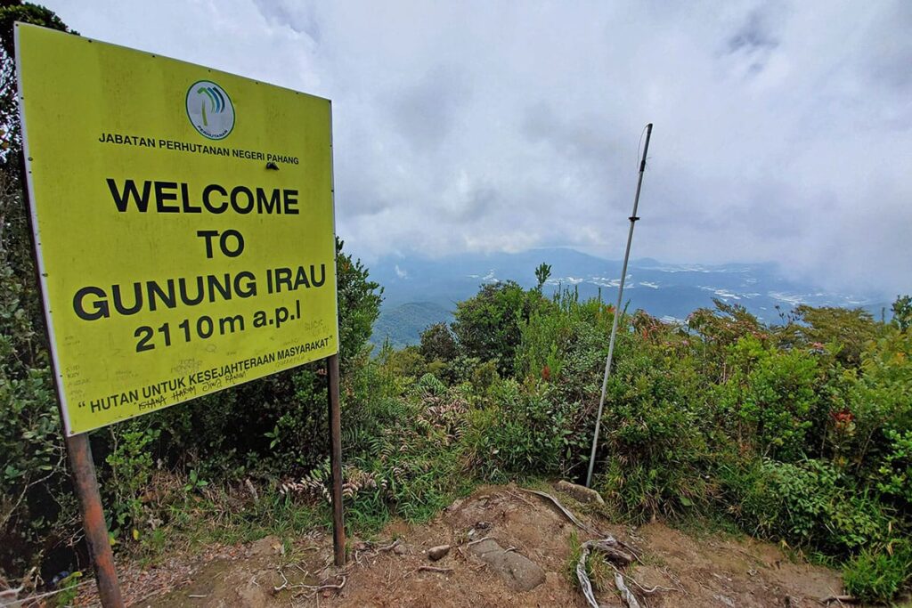 puncak gunung irau
