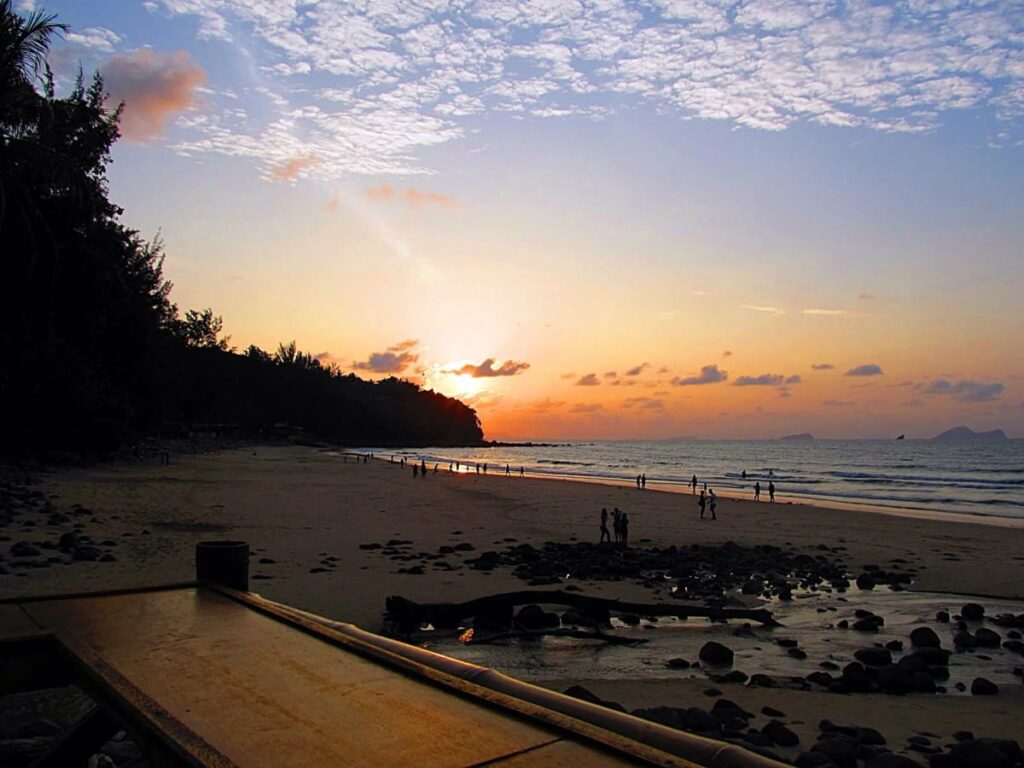 tarikan pantai damai