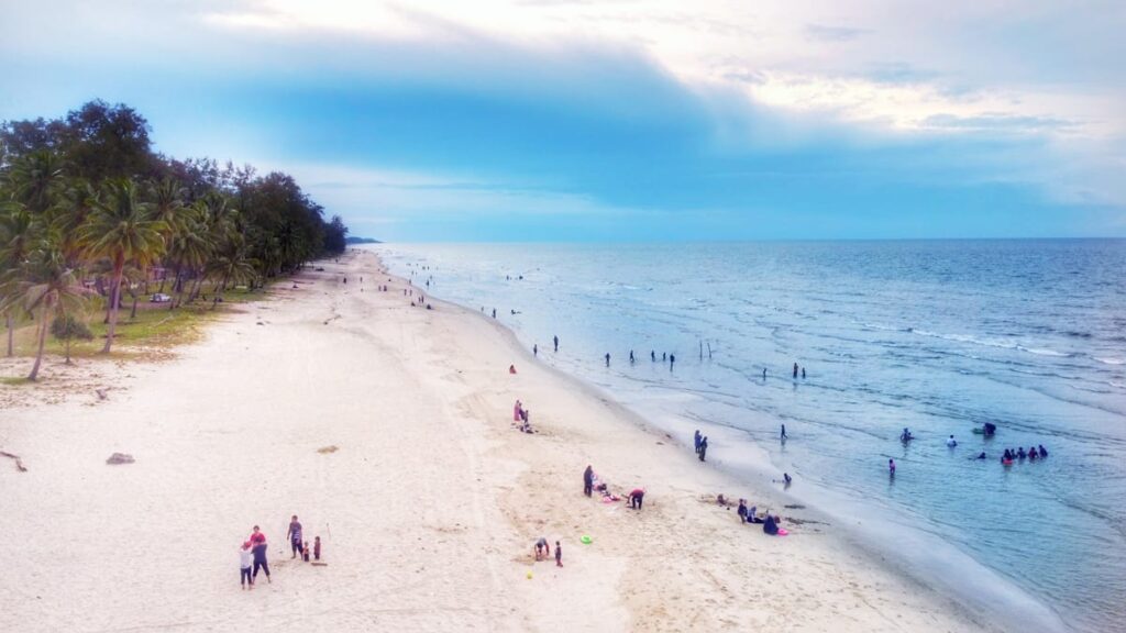 tarikan pantai melawi