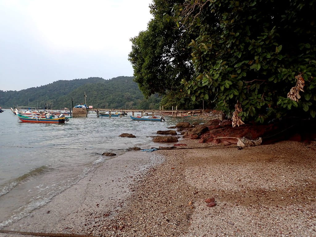 tarikan pantai pulau sayak