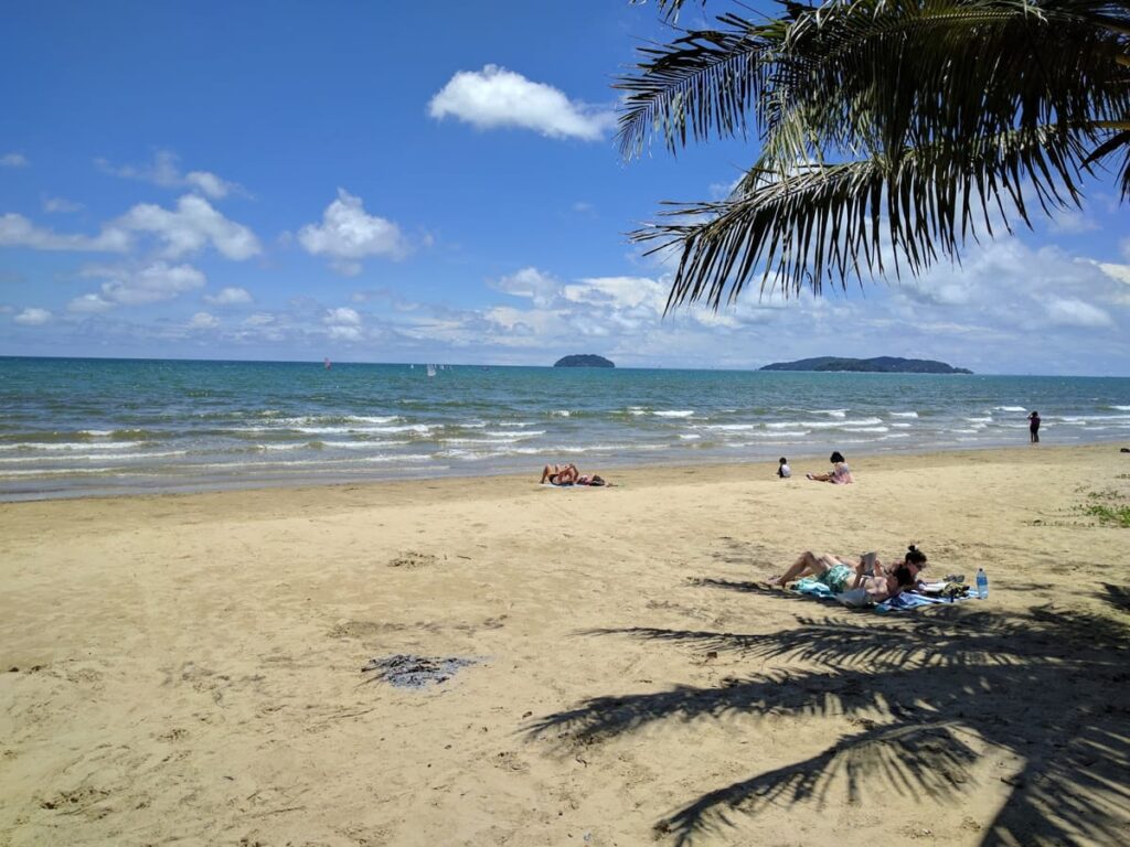 tarikan tanjung aru beach