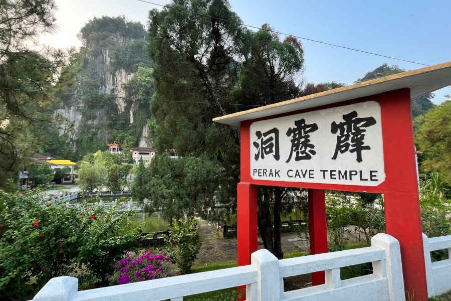 waktu operasi perak cave temple