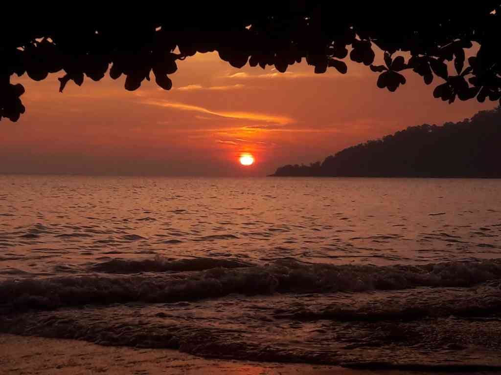 waktu operasi senangin beach