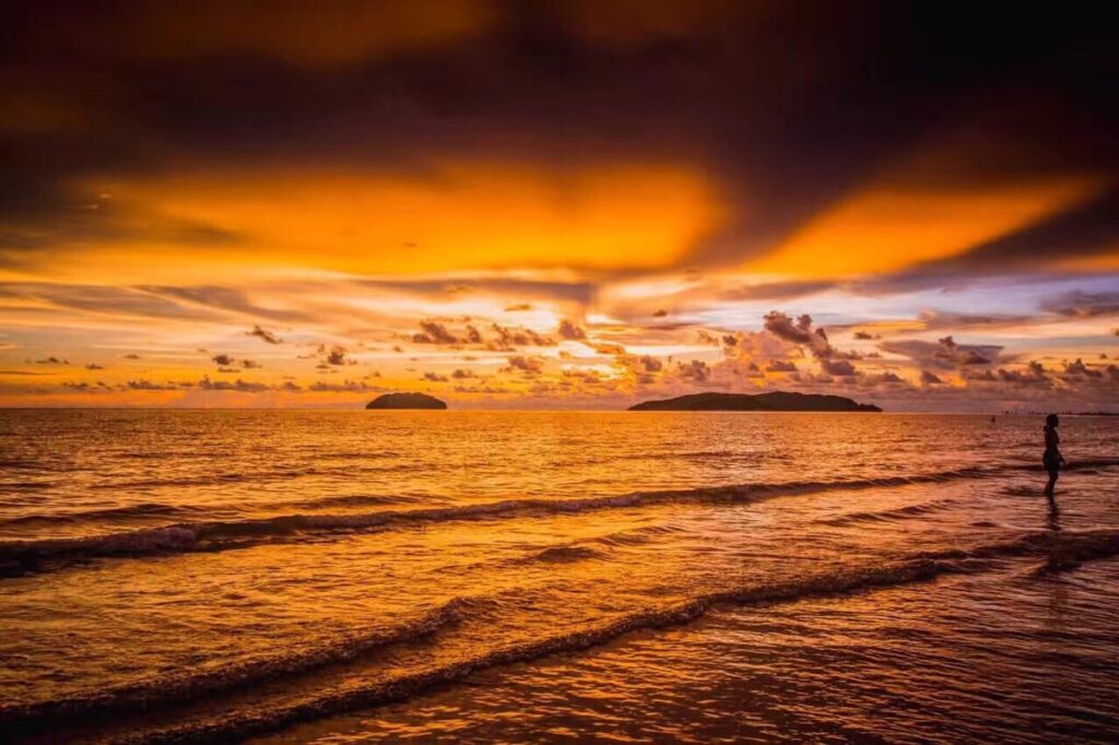 waktu operasi tanjung aru beach