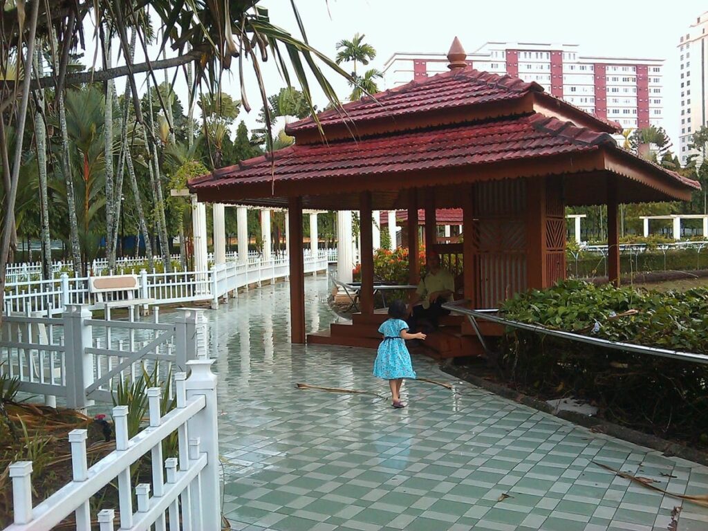 kemudahan taman tasik permaisuri