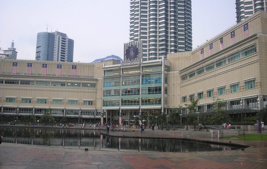 sejarah suria klcc