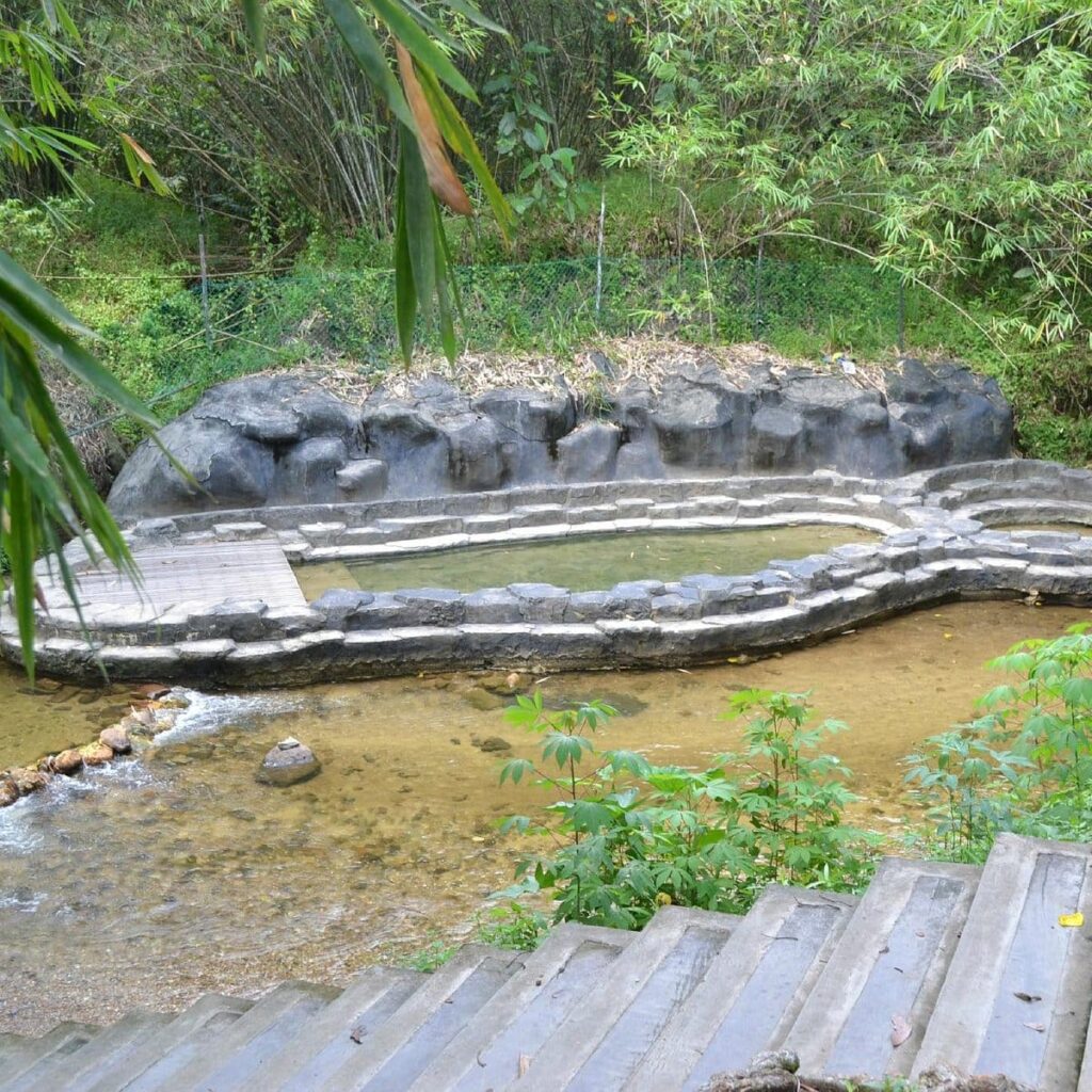 tarikan annah rais hotspring