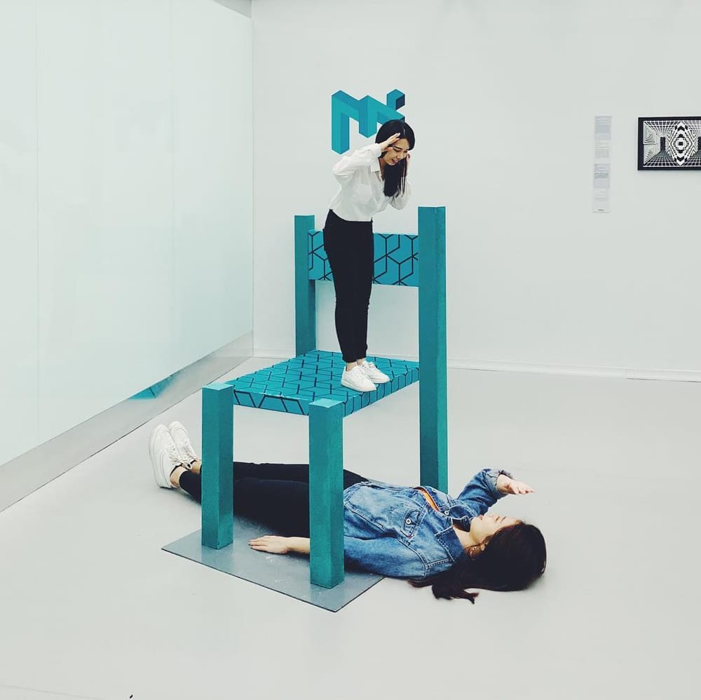 the chair illusions