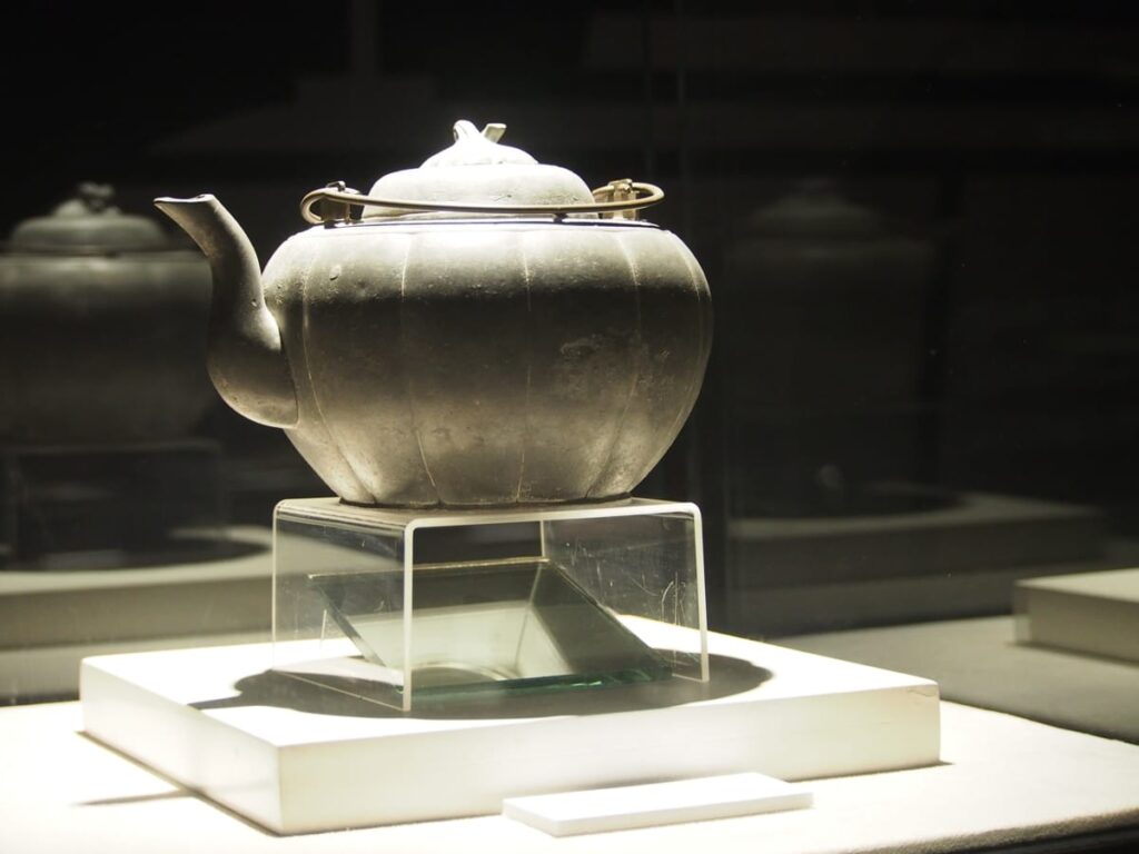 the lucky teapot