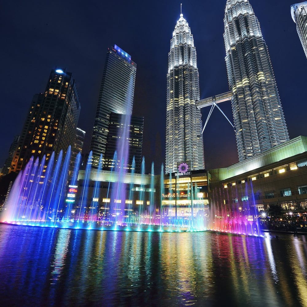 waktu operasi suria klcc