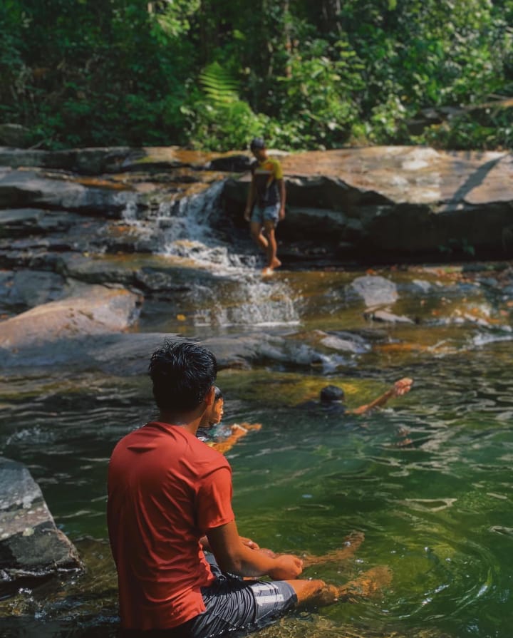aktiviti batu hampar waterfall