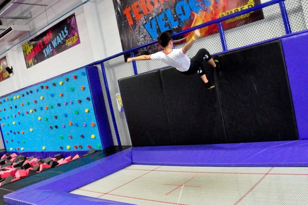 harga tiket amped trampoline park malaysia