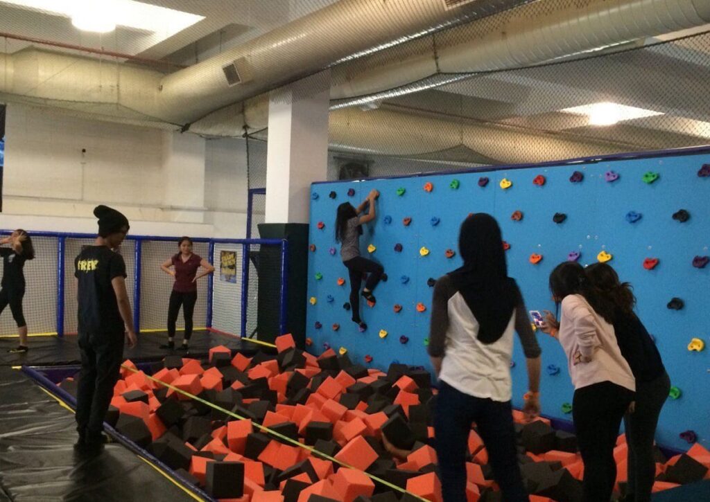 tarikan amped trampoline