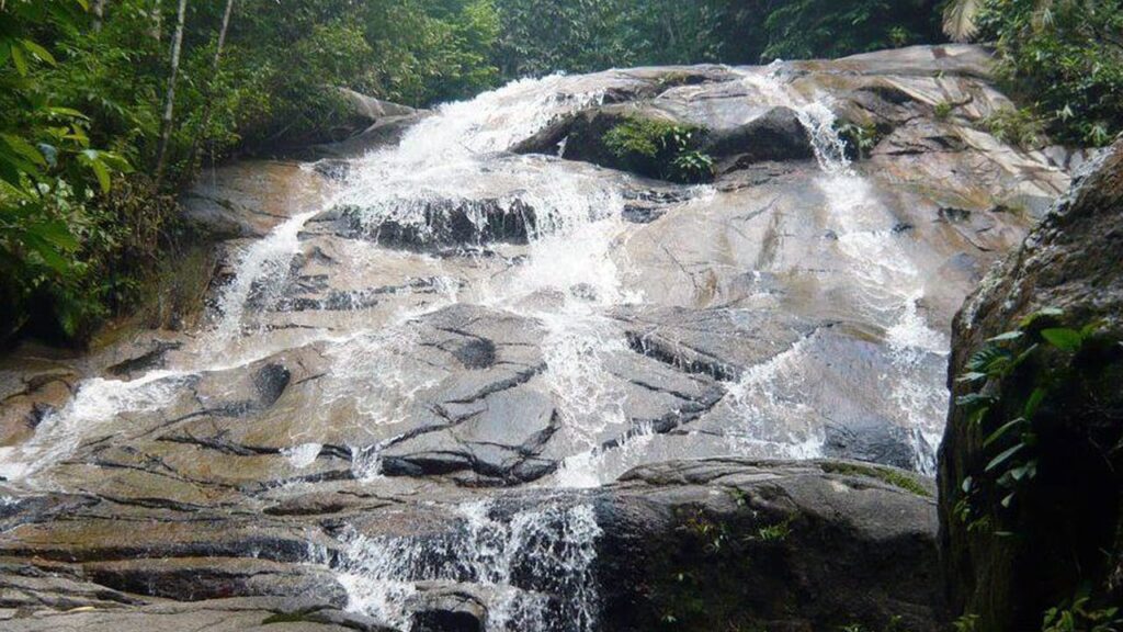 waktu operasi air terjun sofea jane