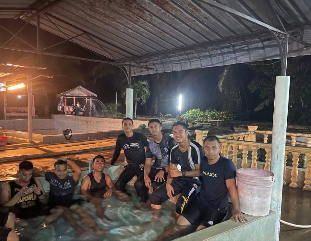 waktu operasi trong hot spring
