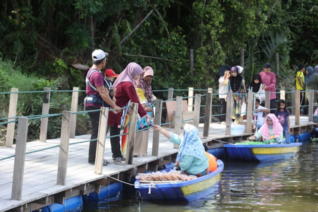 floating market pulau suri