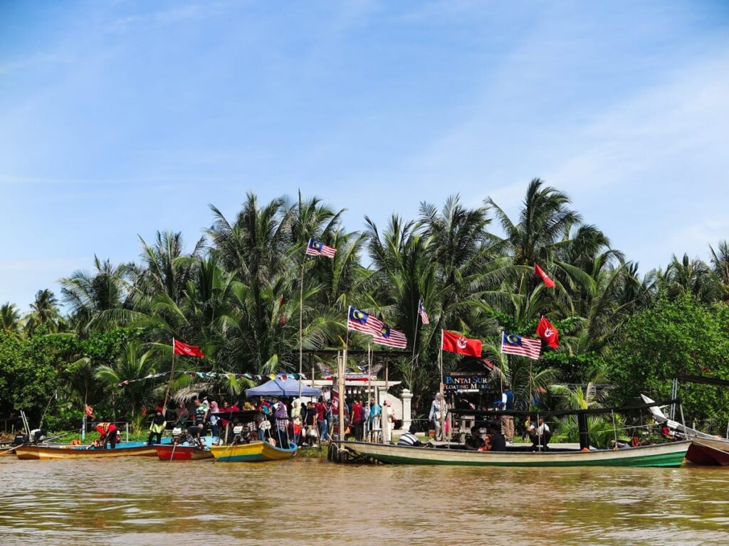 lokasi pasar terapung pulau suri