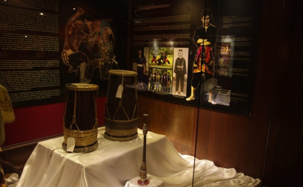 pakaian silat muzium kelantan