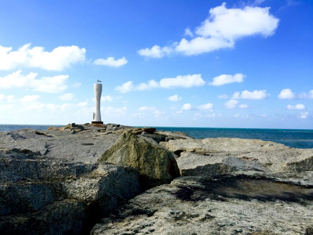 pantai senok lighthouse