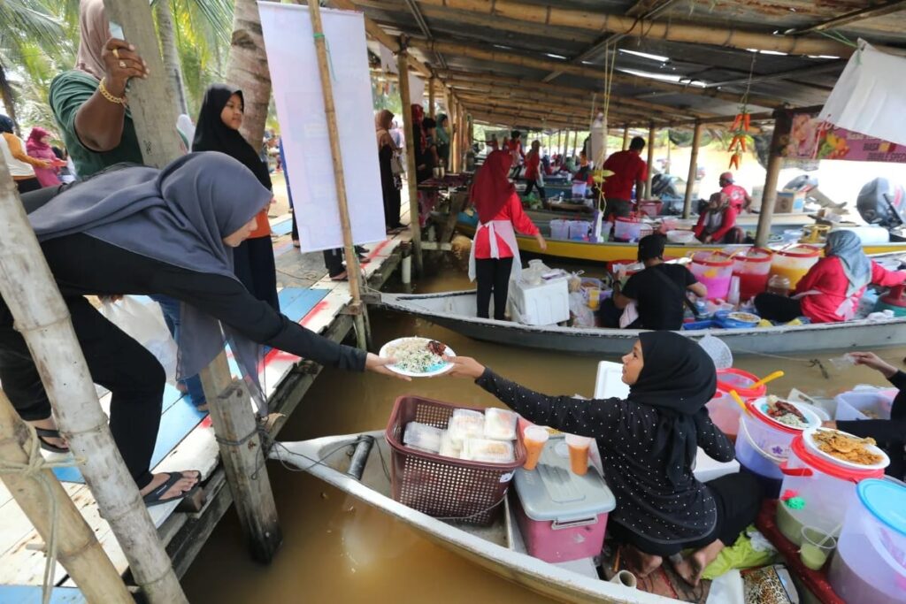 pasar terapung kelantan