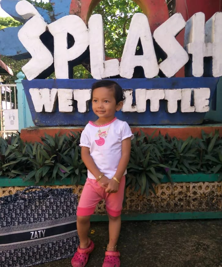 splash wet little