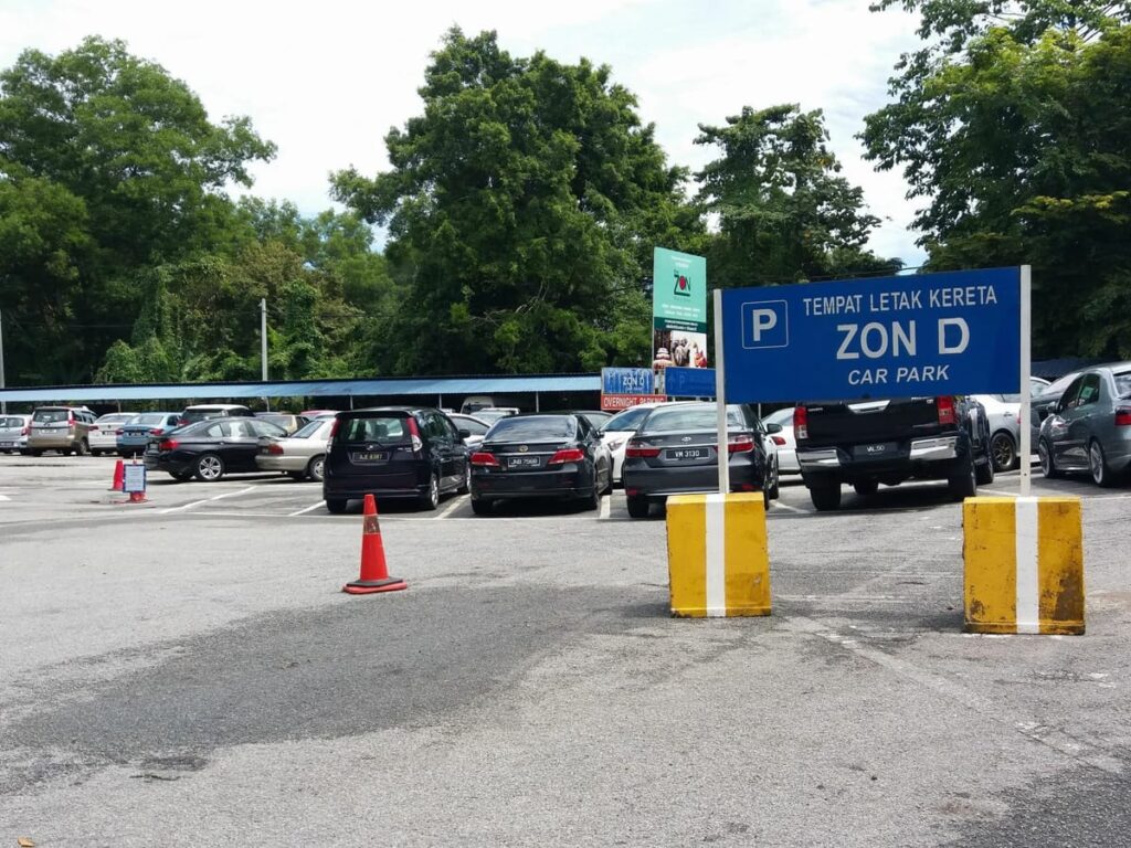 tempat letak kereta zon duty free bukit kayu hitam
