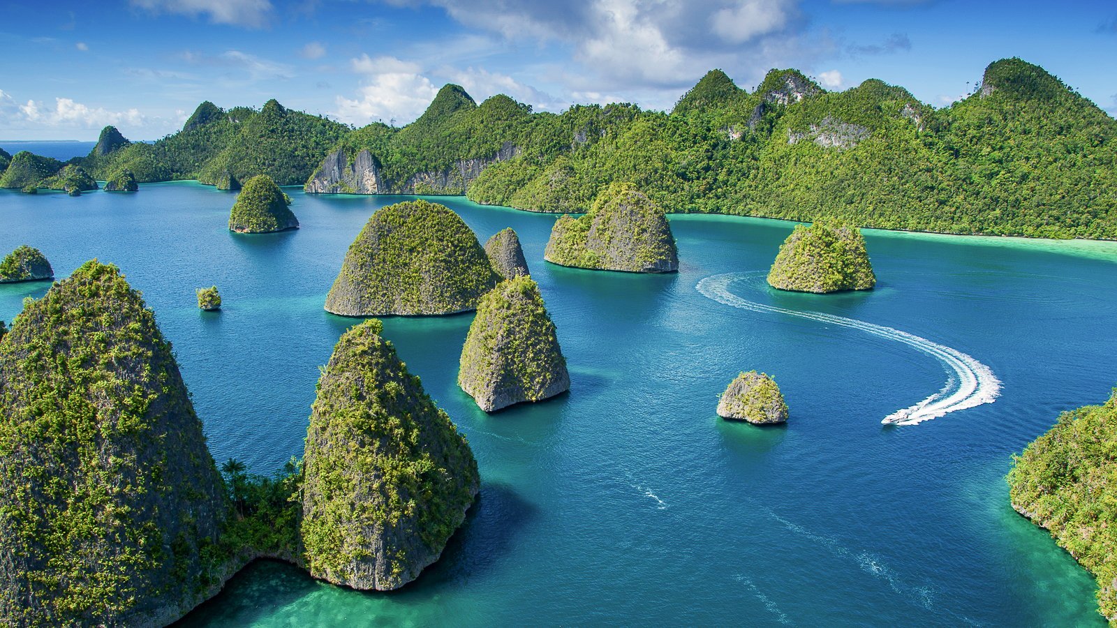 √ RAJA AMPAT Papua : Surga Tersembunyi di Ujung Timur Indonesia : Sejarah & Info