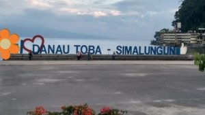 √ MENGINJAKKAN KAKI DI DANAU TOBA: keindahan yang tak terlukiskan, Review & Info