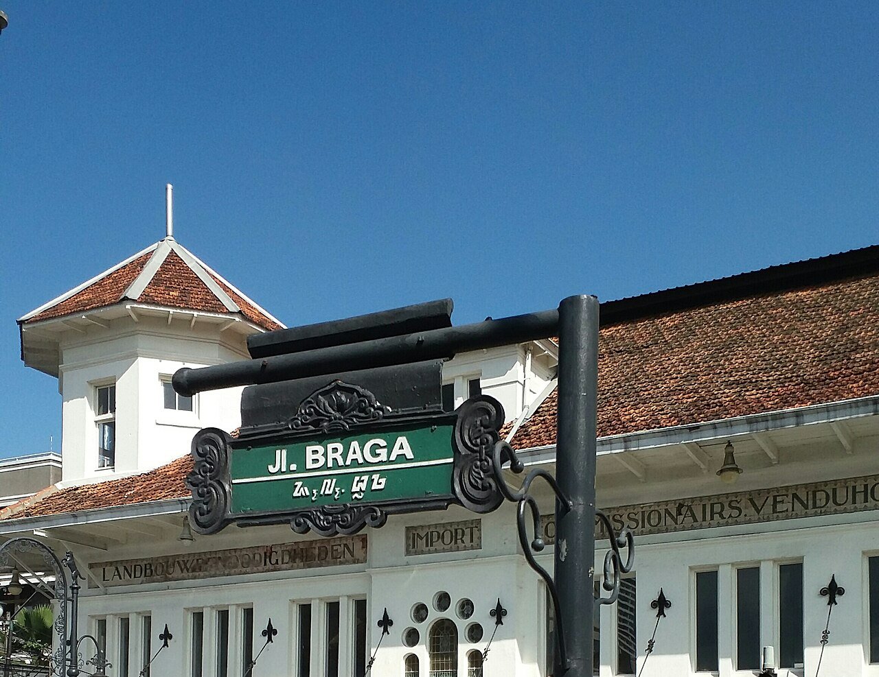 √ BRAGA STREET BANDUNG : Jalan Legendaris yang Tak Lekang Oleh Waktu Review & Info Tiket