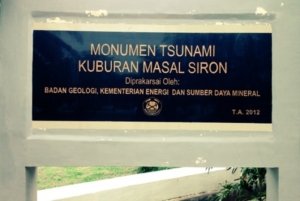 √ KUBURAN MASSAL SIRON : mengenang, mendoakan, dan belajar dari , Review & Info
