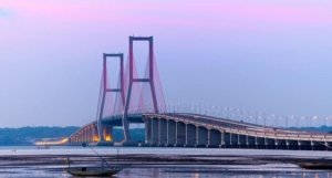 √ Jembatan Suramadu : ikon modern yang mengubungkan surabaya dan madura, Review & Info