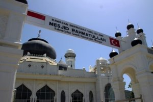 √ MASJID RAHMATULLAH, LAMPUUK : simbol kekuatan iman di tengah duka, Review & Info