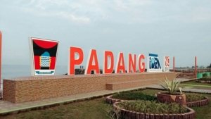 √ Pantai Padang: Pesona Eksotis Pesisir Barat Sumatera yang Memikat Hati Wisatawan, Review & Info